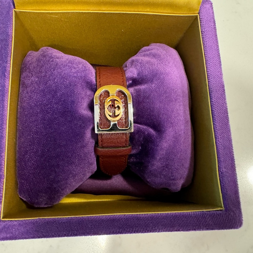 Gucci Burgundy Leather Watch in Purple and Gold Box - Picture 2 of 7